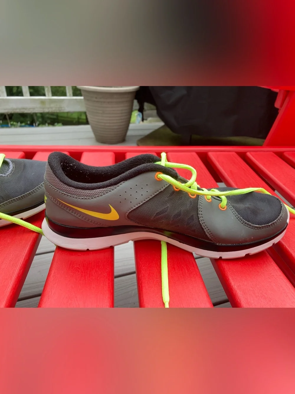 Women’s Nike Sneaker Size 9